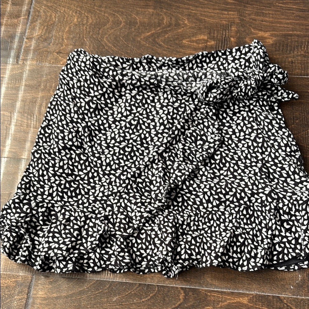 Black and White Patterned Skirt